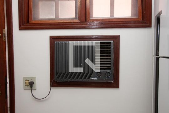 Sala/Cozinha de casa de condomínio para alugar com 2 quartos, 58m² em Jardim Santa Genoveva, Guarujá