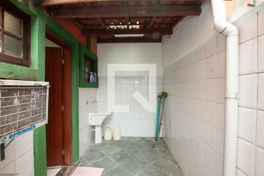 Área de Serviço de casa de condomínio para alugar com 2 quartos, 58m² em Jardim Santa Genoveva, Guarujá