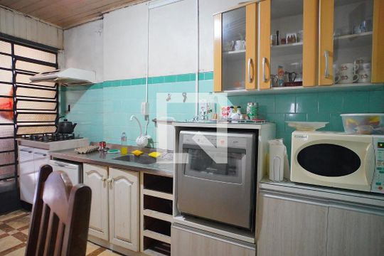 Sala e Cozinha de casa à venda com 2 quartos, 450m² em Petrópolis, Porto Alegre