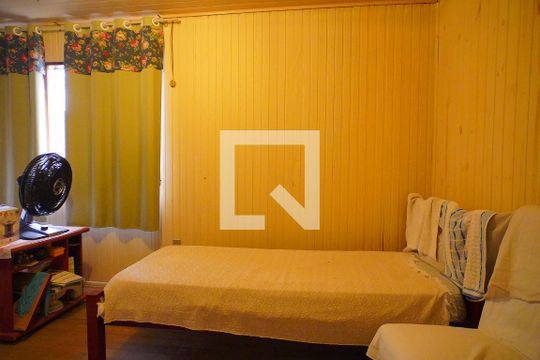 Quarto 1 de casa à venda com 2 quartos, 450m² em Petrópolis, Porto Alegre