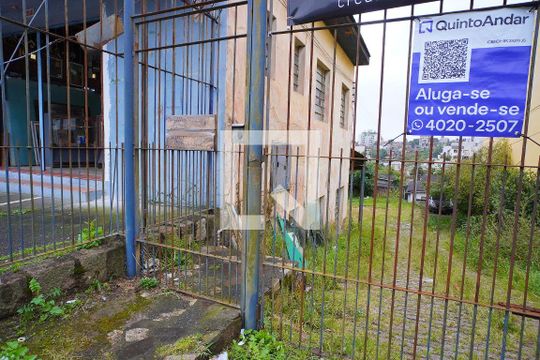 Casa à venda com 2 quartos, 450m² em Petrópolis, Porto Alegre