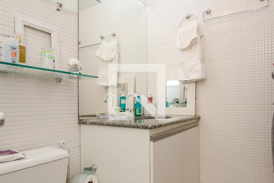 Banheiro da Suíte de apartamento para alugar com 3 quartos, 80m² em Buritis, Belo Horizonte