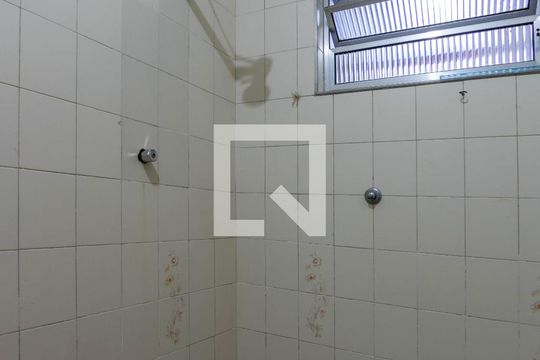Banheiro de casa para alugar com 2 quartos, 70m² em Jardim São Roberto, São Paulo