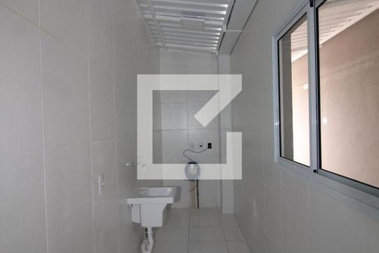 Corredor de apartamento para alugar com 1 quarto, 32m² em São Lucas, São Paulo