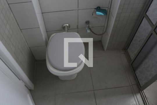 Banheiro de apartamento para alugar com 2 quartos, 100m² em Itararé, São Vicente