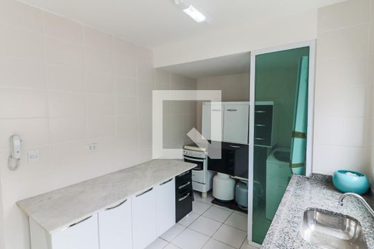 Cozinha de casa de condomínio para alugar com 2 quartos, 60m² em Vila Polopoli, São Paulo