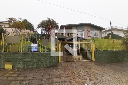 Fachada de casa à venda com 3 quartos, 253m² em Cristo Rei, São Leopoldo