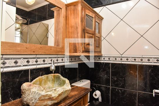 Banheiro de apartamento à venda com 2 quartos, 52m² em Sarandi, Porto Alegre