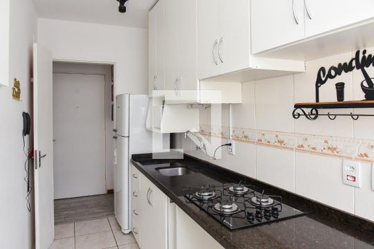 Cozinha de apartamento à venda com 2 quartos, 52m² em Sarandi, Porto Alegre