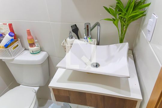 Banheiro de apartamento para alugar com 2 quartos, 60m² em Quintino Bocaiúva, Rio de Janeiro