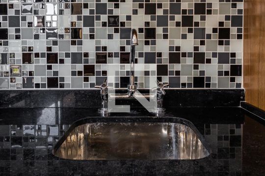 Cozinha de apartamento para alugar com 1 quarto, 29m² em Pinheiros, São Paulo