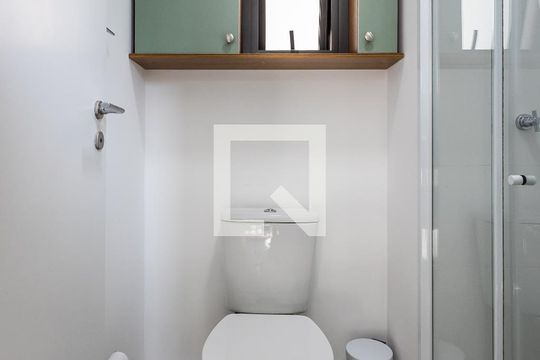 Banheiro de apartamento para alugar com 1 quarto, 29m² em Pinheiros, São Paulo