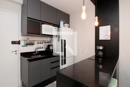Cozinha de apartamento para alugar com 1 quarto, 35m² em República, São Paulo