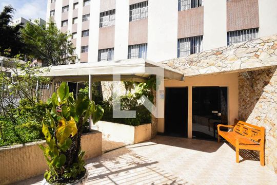 Entrada de apartamento à venda com 2 quartos, 65m² em Vila Santa Luzia, Taboão da Serra