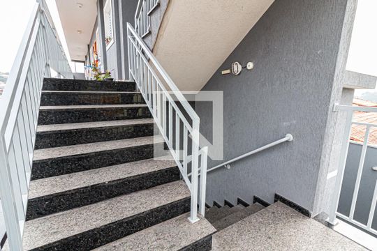 Área externa - Escadas de apartamento para alugar com 2 quartos, 48m² em Vila Nhocune, São Paulo