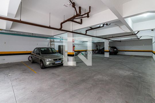 Garagem de apartamento para alugar com 2 quartos, 48m² em Vila Nhocune, São Paulo