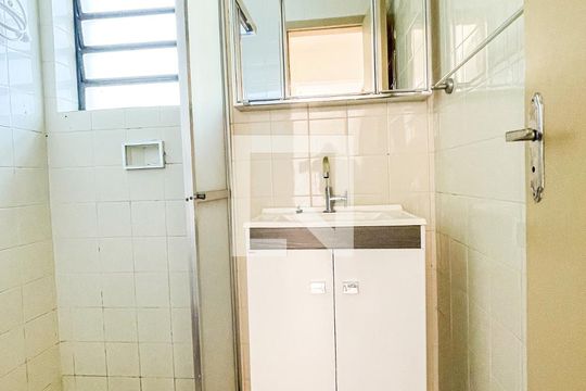 Banheiro de apartamento à venda com 2 quartos, 47m² em Rio dos Sinos, São Leopoldo