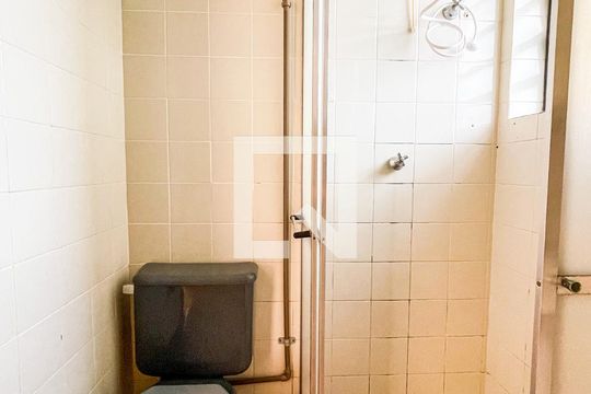 Banheiro de apartamento à venda com 2 quartos, 47m² em Rio dos Sinos, São Leopoldo