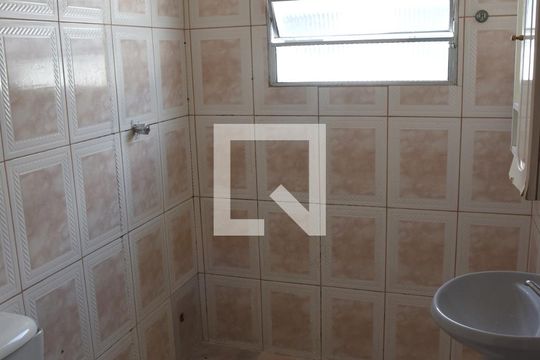 Banheiro de casa para alugar com 2 quartos, 120m² em Vila Marari, São Paulo