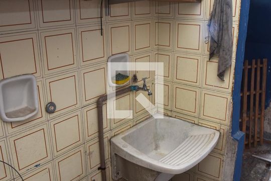 Área de Serviço de casa para alugar com 2 quartos, 120m² em Vila Marari, São Paulo