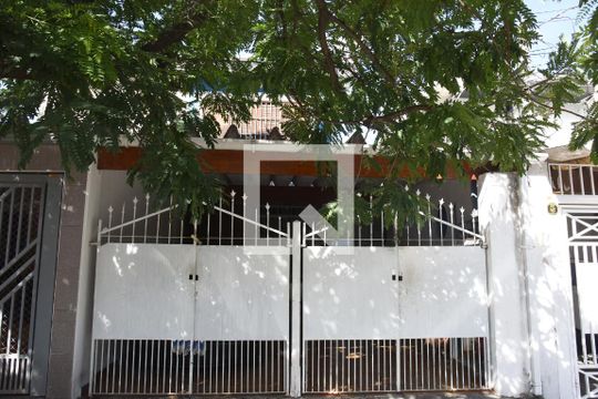 Fachada de casa para alugar com 2 quartos, 120m² em Vila Marari, São Paulo