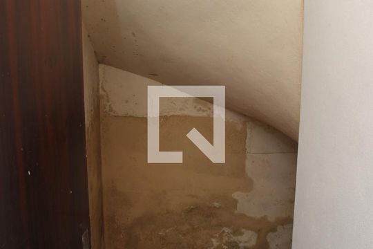 Depósito de casa para alugar com 2 quartos, 120m² em Vila Marari, São Paulo