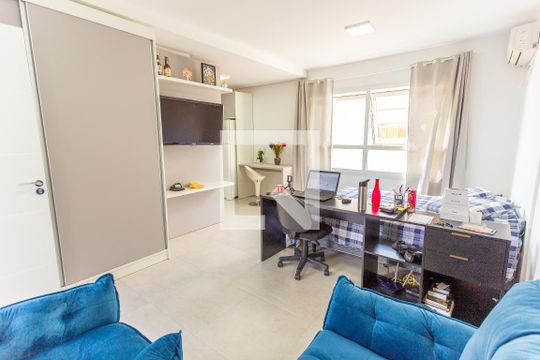 Sala/Quarto de kitnet/studio à venda com 1 quarto, 30m² em Centro, Novo Hamburgo