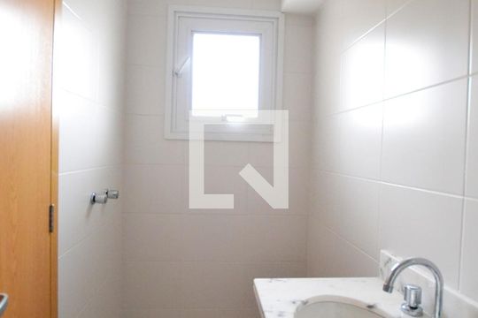 Banheiro da Suíte de apartamento para alugar com 2 quartos, 64m² em Santana, Porto Alegre