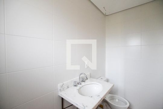Banheiro da Suíte de apartamento para alugar com 2 quartos, 64m² em Santana, Porto Alegre