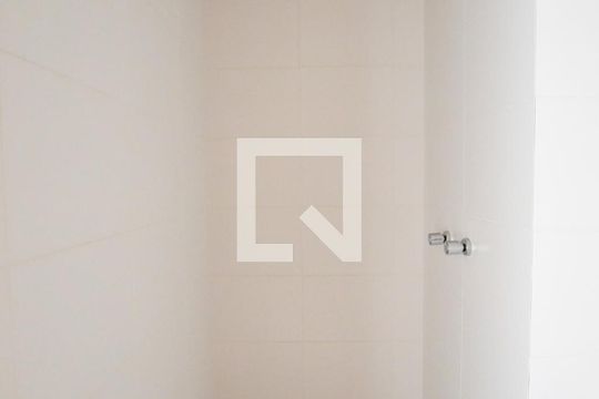 Banheiro de apartamento para alugar com 2 quartos, 64m² em Santana, Porto Alegre