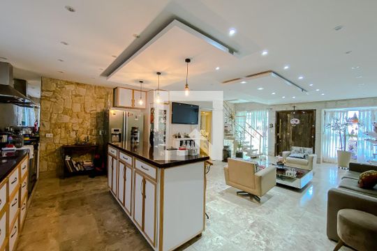 Cozinha de casa de condomínio para alugar com 4 quartos, 320m² em Quarta Parada, São Paulo