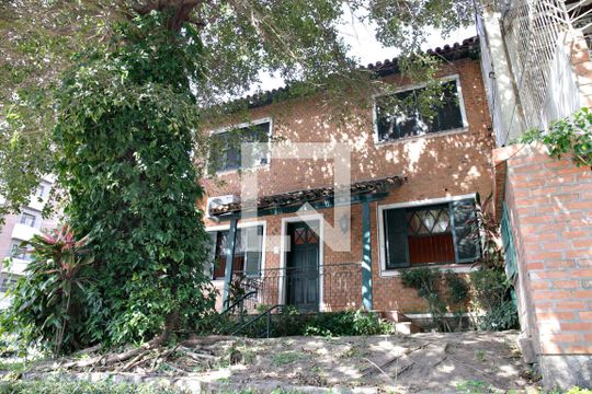 Fachada de casa para alugar com 4 quartos, 385m² em Petrópolis, Porto Alegre