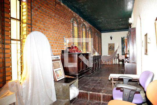 Corredor de casa à venda com 4 quartos, 385m² em Petrópolis, Porto Alegre