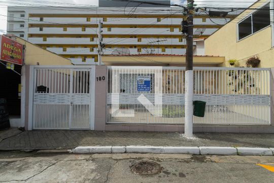 Fachada de casa à venda com 2 quartos, 200m² em Jardim Humaitá, São Paulo