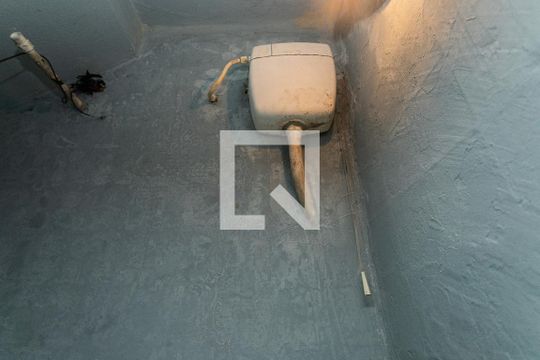 Banheiro de serviço de casa à venda com 2 quartos, 200m² em Jardim Humaitá, São Paulo