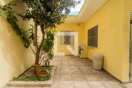 Quintal de casa à venda com 2 quartos, 200m² em Jardim Humaitá, São Paulo
