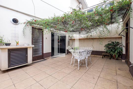 Quintal de casa à venda com 3 quartos, 170m² em Jardim Paulistano, São Paulo