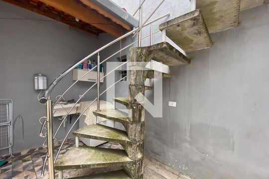 Escada de casa para alugar com 1 quarto, 300m² em Quarta Parada, São Paulo