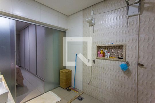 Banheiro da Suite 2 de casa para alugar com 4 quartos, 200m² em Jardim Europa, Uberlândia