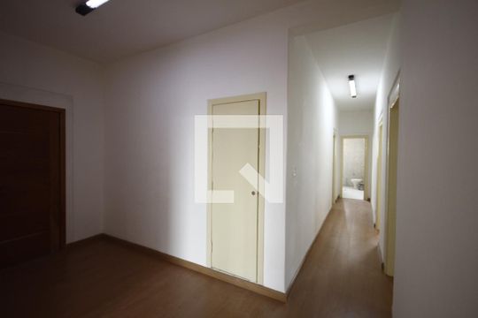 Corredor de apartamento à venda com 3 quartos, 140m² em Vila Monumento, São Paulo