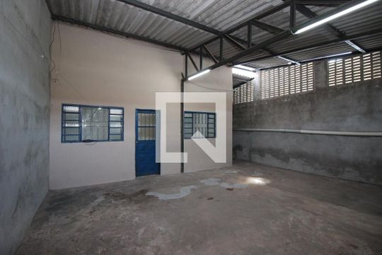 Garagem de casa para alugar com 2 quartos, 80m² em Ceilândia Sul (ceilândia), Brasília