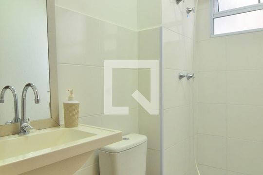 Banheiro de apartamento à venda com 2 quartos, 45m² em Igara, Canoas