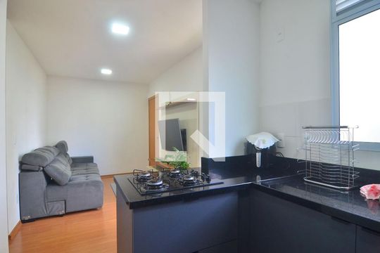 Cozinha de apartamento à venda com 2 quartos, 45m² em Igara, Canoas