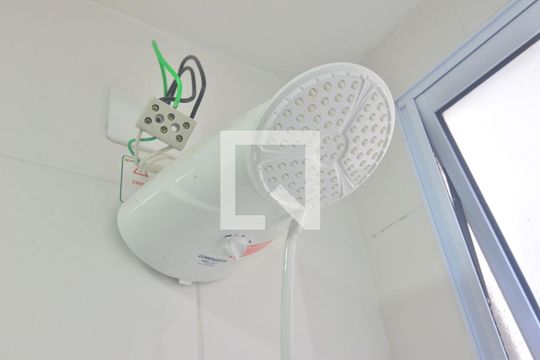 Banheiro de apartamento à venda com 2 quartos, 45m² em Igara, Canoas