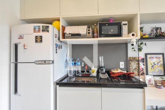 Cozinha de apartamento para alugar com 1 quarto, 33m² em Brooklin Paulista, São Paulo