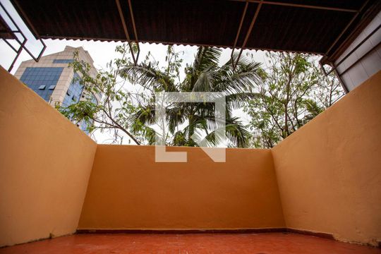 Varanda de kitnet/studio para alugar com 0 quarto, 50m² em Água Branca, São Paulo