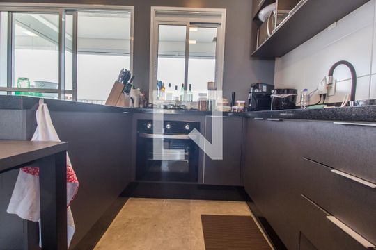 Cozinha de apartamento à venda com 1 quarto, 54m² em Alphaville, Barueri