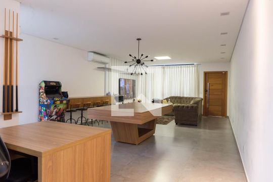 Sala de casa à venda com 3 quartos, 150m² em Vila Mariana, São Paulo