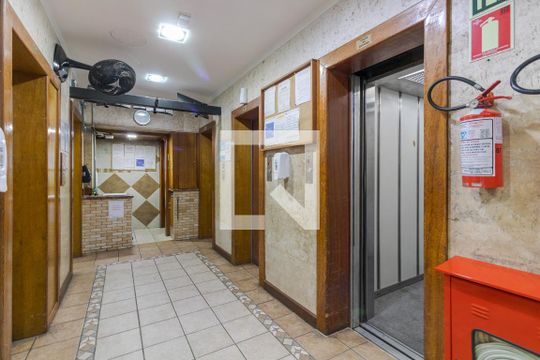 Hall social de apartamento à venda com 3 quartos, 63m² em Centro Histórico, Porto Alegre