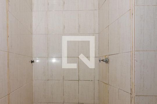 Banheiro de apartamento à venda com 3 quartos, 63m² em Centro Histórico, Porto Alegre